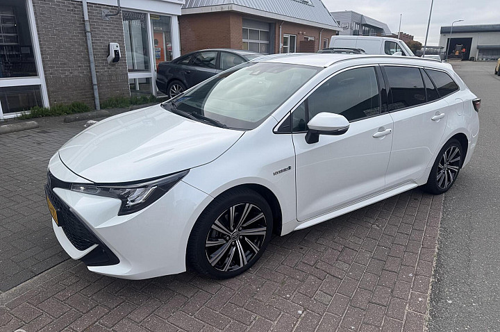 Toyota Corolla Touring Sports 1.8 Hybrid Business+