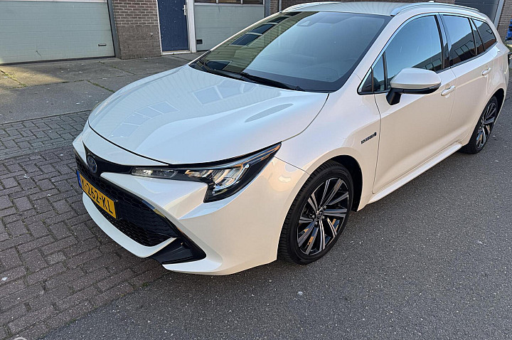 Toyota Corolla Touring Sports 1.8 Hybrid Business+